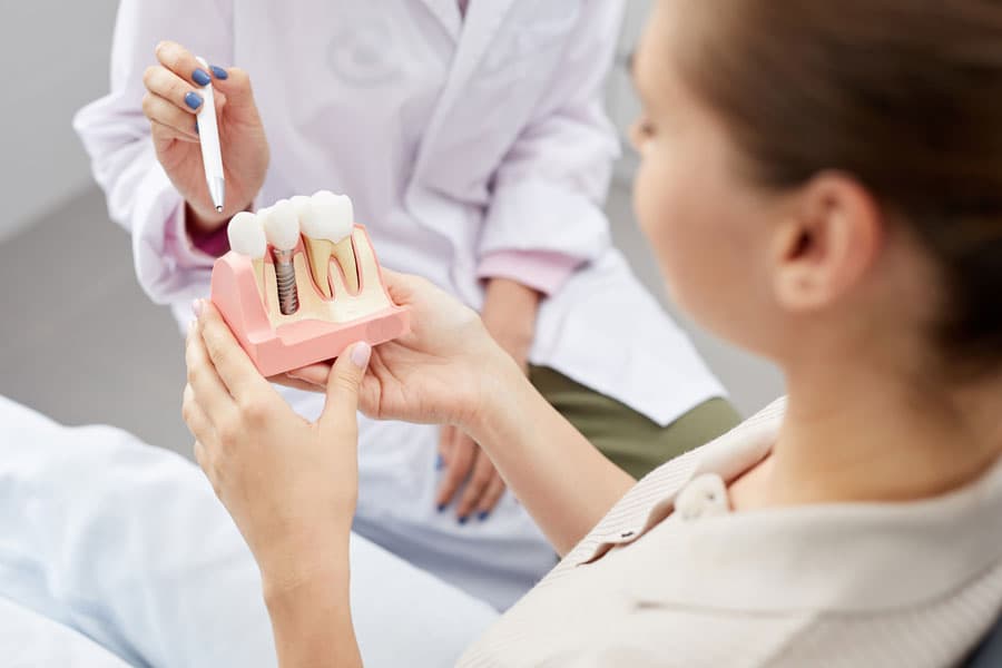 Nos encargamos de tratar la periimplantitis en Ourense